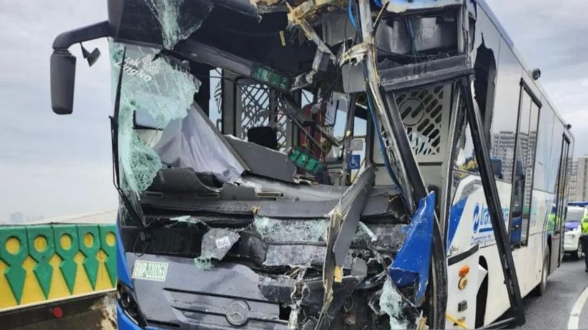 Kecelakaan Bus Transjakarta Koridor 13: 18 Penumpang Luka Ringan di Jakarta Selatan Kecelakaan Bus Transjakarta Koridor 13: 18 Penumpang Luka Ringan di Jakarta Selatan