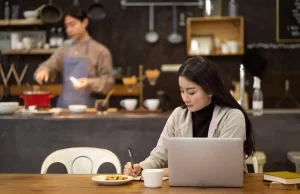 Cara Setting Laptop Agar Tidak Cepat Panas Saat Kerja di Cafe (Tips WFC) Cara Setting Laptop Agar Tidak Cepat Panas Saat Kerja di Cafe (Tips WFC)
