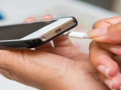 HP Tidak Bisa Charge? Tips Membersihkan Port Charger Tanpa Perlu ke Tukang Servis HP Tidak Bisa Charge? Tips Membersihkan Port Charger Tanpa Perlu ke Tukang Servis